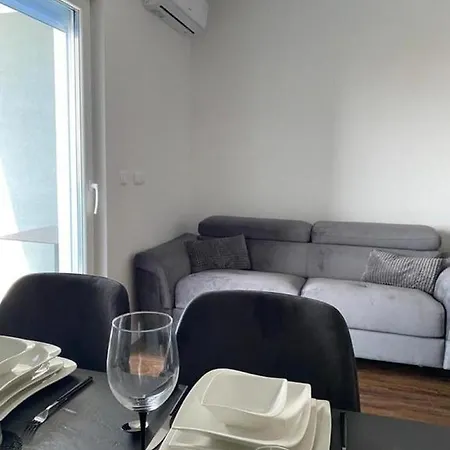 Apartment 5118-8 For 4 Pers In