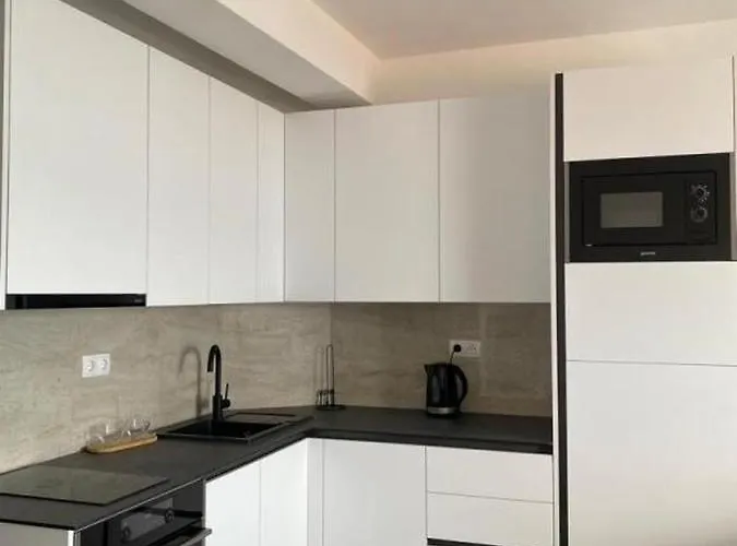 5118-8 For 4 Pers In *